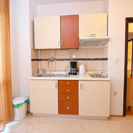 Apartment Family Friendly 946 Pula
