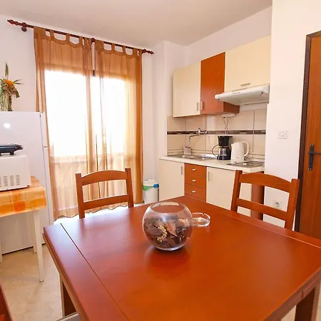 Family Friendly 946 Apartment Pula